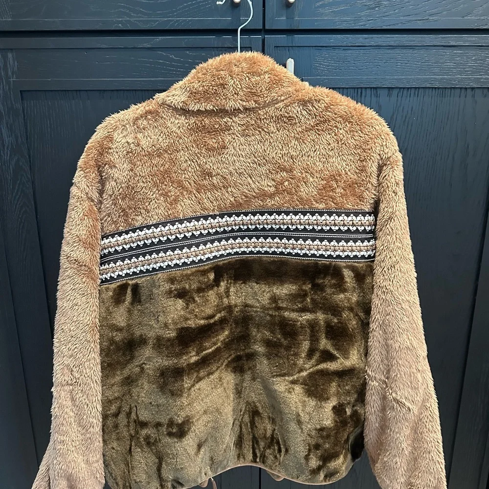 UGG Sherpa Jacket - Picture 2 of 5